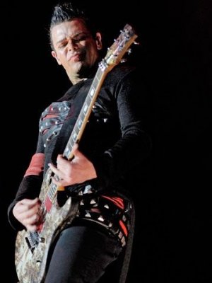 Schuh-Plattler: Rammstein-Gitarrist will Martin Gore-Koop