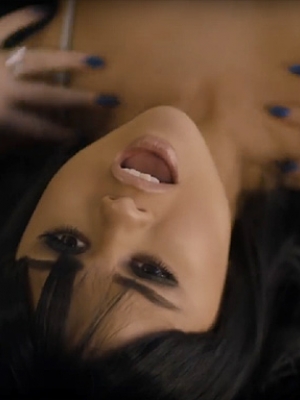 Selena Gomez: Sexy Clip 