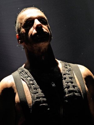 Vorwürfe gegen Lindemann: Anonymous droht Rammstein