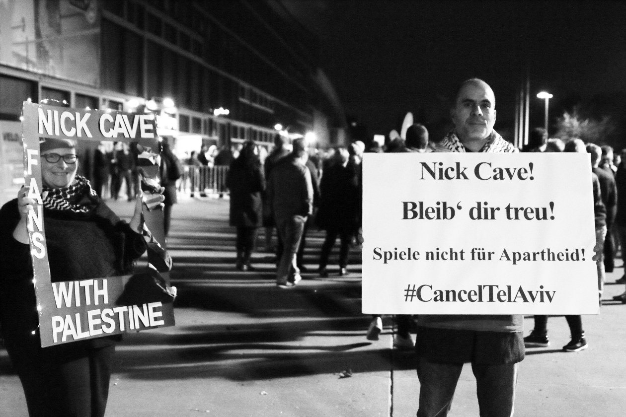 Nick Cave And The Bad Seeds bringen "Skeleton Tree" zum Erblühen. – Demonstranten.
