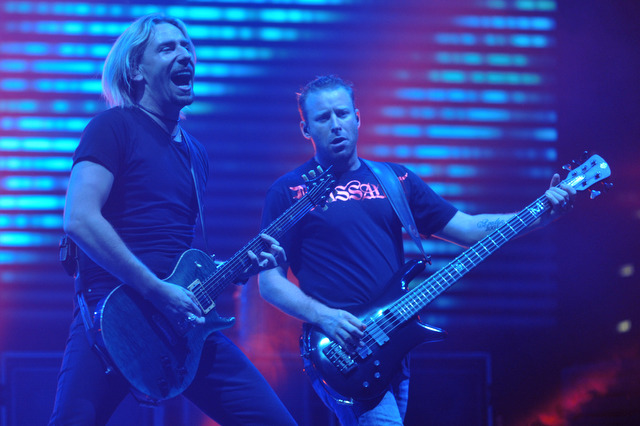 Nickelback – Die Kanadier in der Lanxess-Arena Köln. – das bereits drei Jahre auf dem Buckel hat.