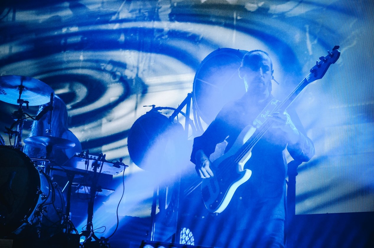 Opeth – In schwedischer Sprache und endloser Finesse - "In Cauda Venenum" live. – Martín Méndez (rechts).