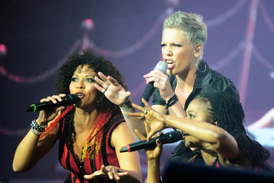 Pink – Pink live im Rheinenergiestadion Köln (4/14) – Pinks Summer ...