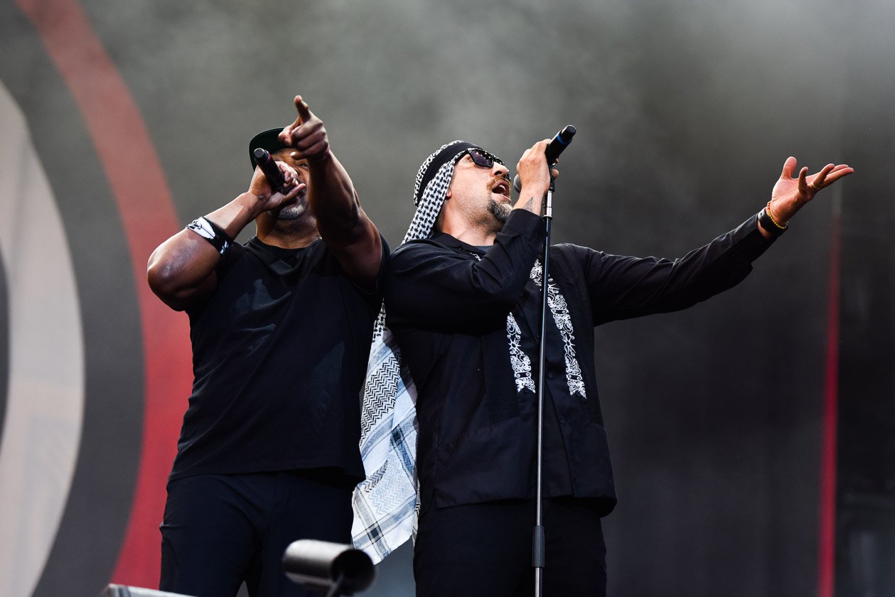 Prophets Of Rage – RATM + Public Enemx + Cypress Hill stürmen die Bühne. – Chuck und B-Real.