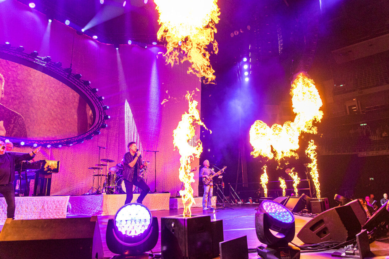  Pur – Pur. (17/27) – Hartmut Engler und Band bringen ihr aktuelles Motiv 