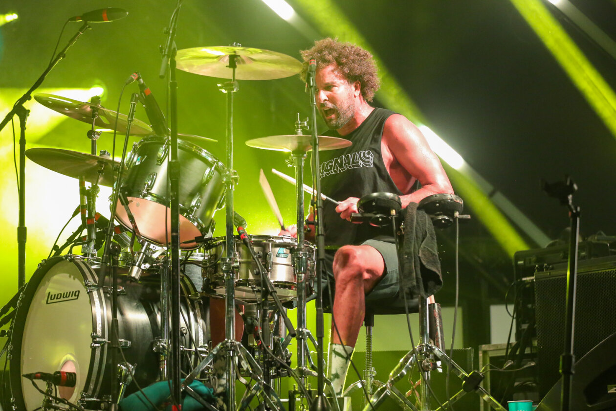 Queens Of The Stone Age Jon Theodore. (2/16) Josh Homme und Gang in Europa. laut.de Foto