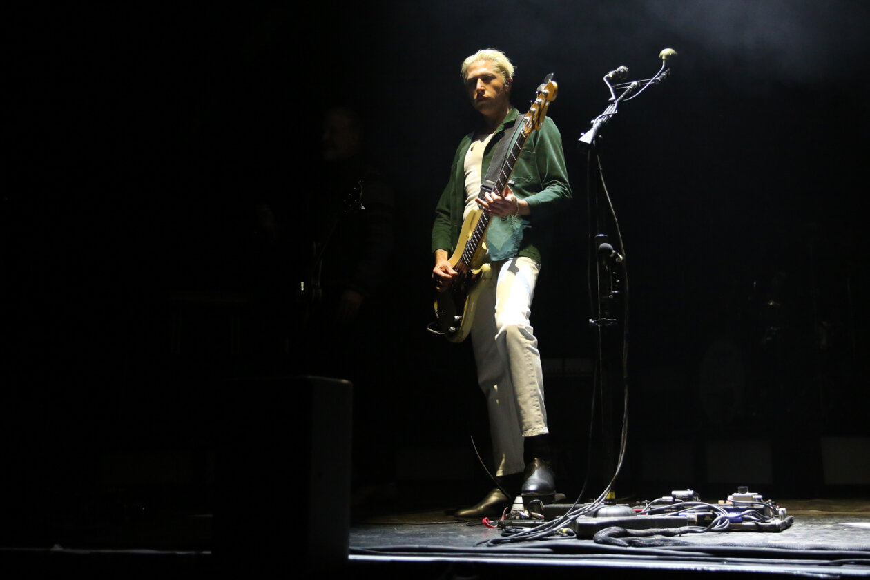 Queens Of The Stone Age Michael Shuman. (11/16) Josh Homme und Gang in Europa. laut.de Foto