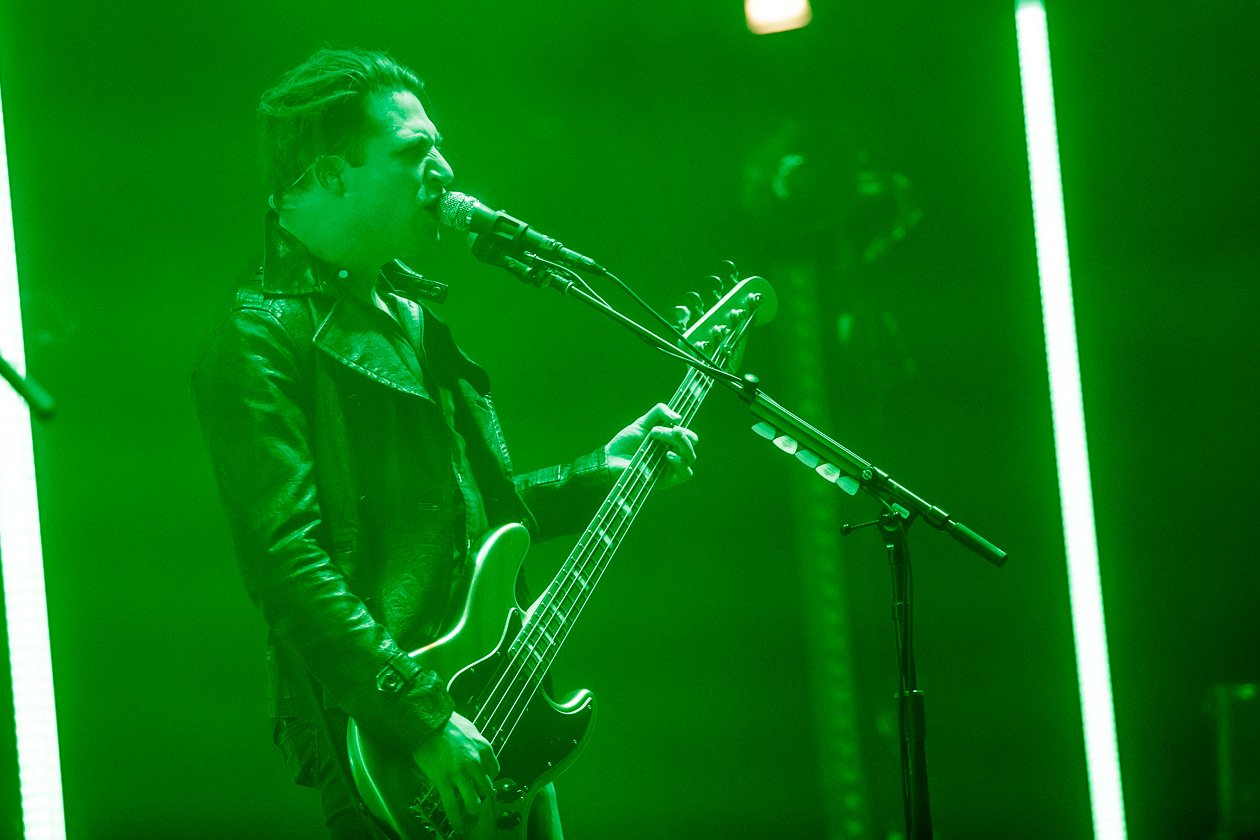Queens Of The Stone Age – Michael Shuman.