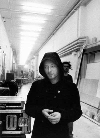 Pressefotos, die den Radiohead-Sänger recht gut porträtieren. – 