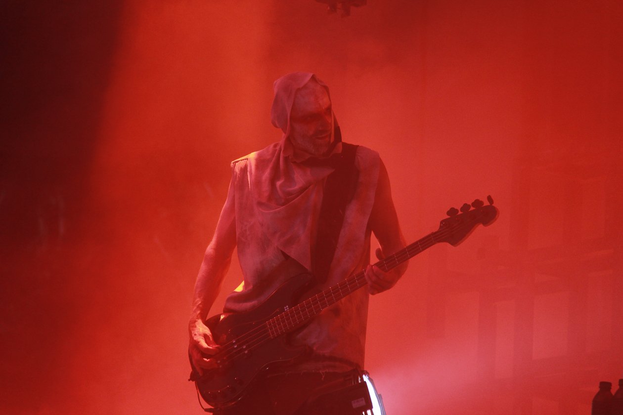 Rammstein – Drei Mal gaben Till Lindemann und Co. ein Heimspiel in der Hauptstadt. – Oliver Riedel am Bass.