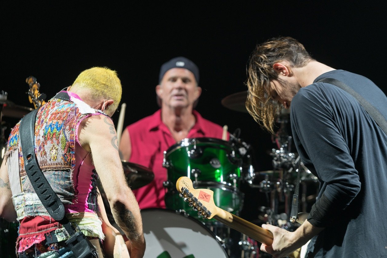 Viel Live-Spaß mit den Chili Peppers in der Hauptstadt. – Red Hot Chili Peppers.