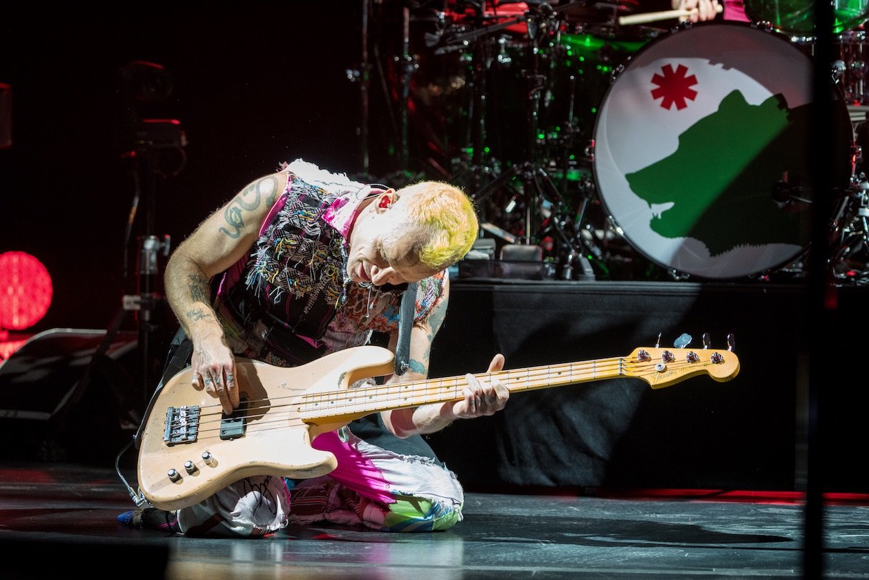 Red Hot Chili Peppers – Viel Live-Spaß mit den Chili Peppers in der Hauptstadt. – Flea und der Bär (aka Chad)