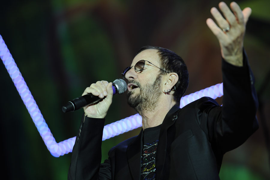 Ringo Starr & His All-Starr Band – Der Ex-Beatle kanns: Ringo Starr in der Philipshalle. – Der Ex-Beatle kanns noch - 2.500 begeisterte Zuschauer.