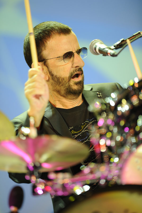 Ringo Starr & His All-Starr Band – Der Ex-Beatle kanns: Ringo Starr in der Philipshalle. – Ringo on the drums.