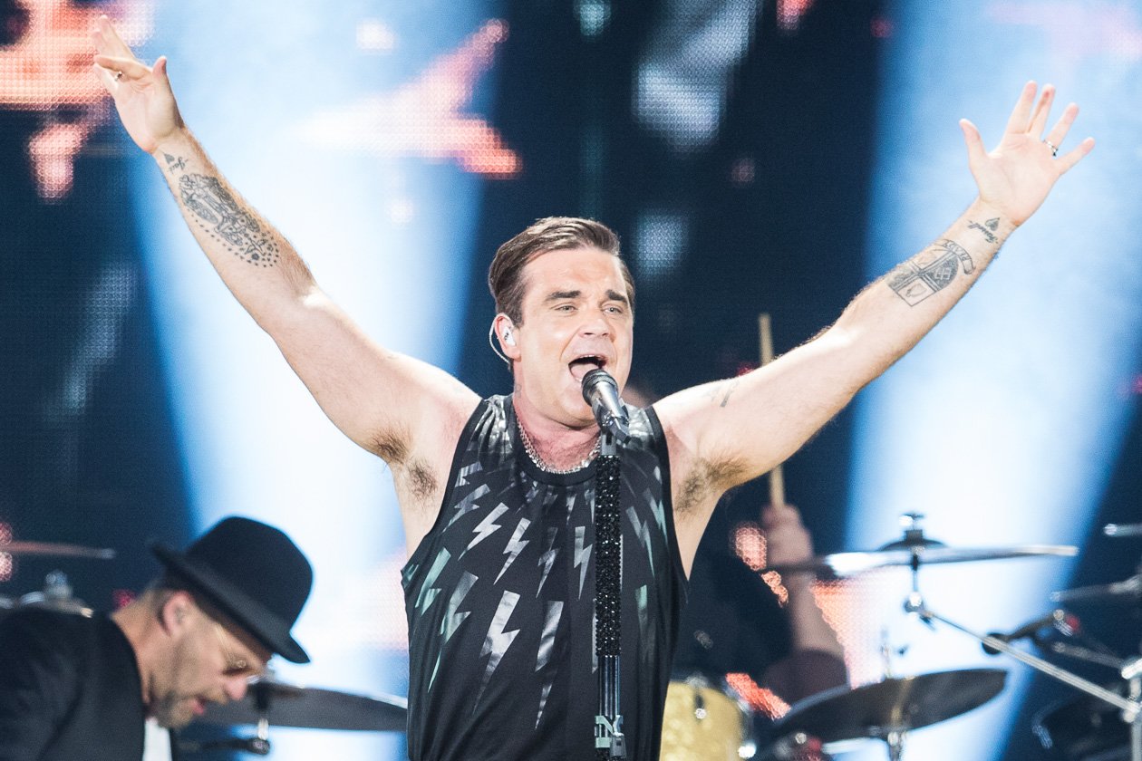 Robbie Williams – Weit über 40.000 wollten den britischen Popstar auf der Bühne erleben. – Robbie.