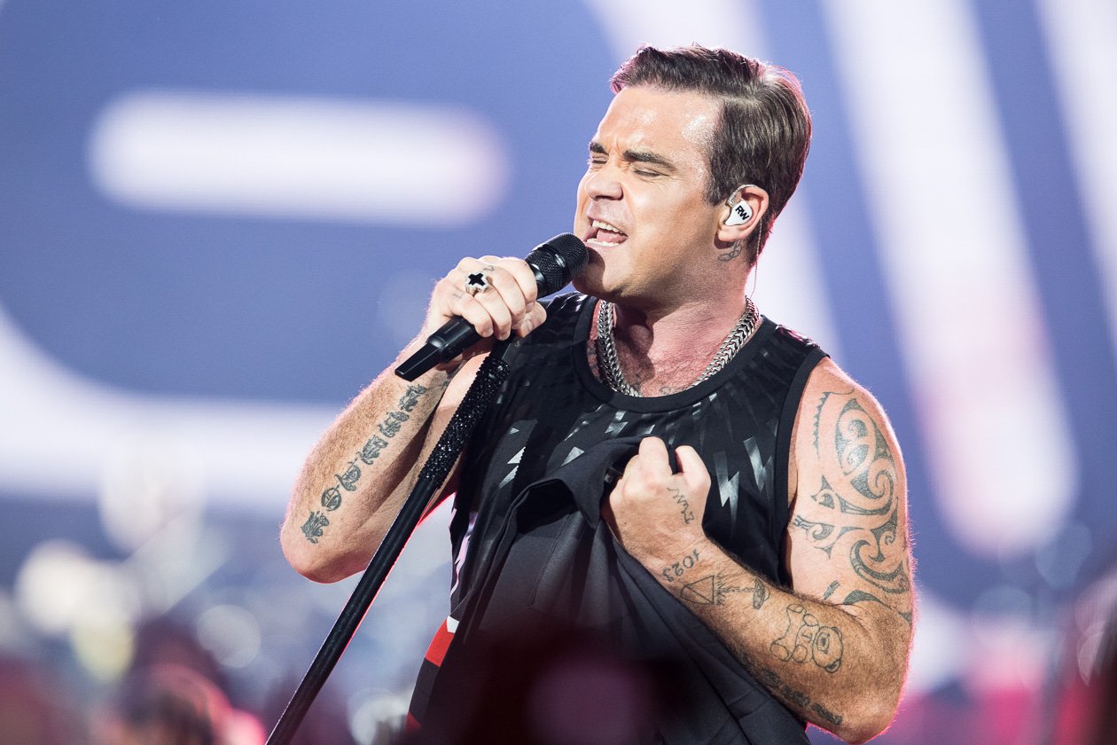Robbie Williams – Weit über 40.000 wollten den britischen Popstar auf der Bühne erleben. – Robbie ...