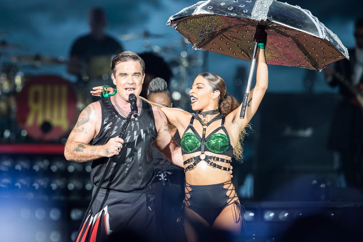Weit über 40.000 wollten den britischen Popstar auf der Bühne erleben. – Robbie Williams.