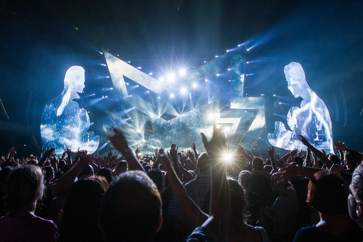 Robbie Williams – Weit über 40.000 wollten den britischen Popstar auf der Bühne erleben. – In der Esprit-Arena.