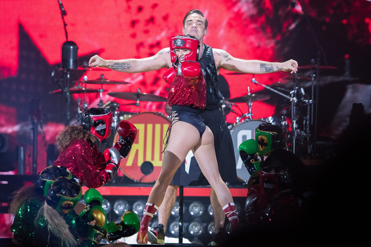 Robbie Williams – Weit über 40.000 wollten den britischen Popstar auf der Bühne erleben. – Robbiew Williams.