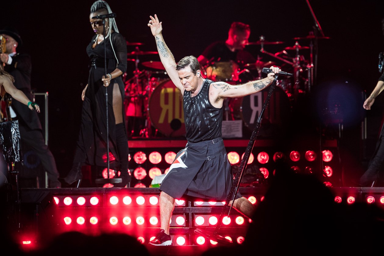 Robbie Williams – Weit über 40.000 wollten den britischen Popstar auf der Bühne erleben. – Wenn sich der Brite ankündigt ...