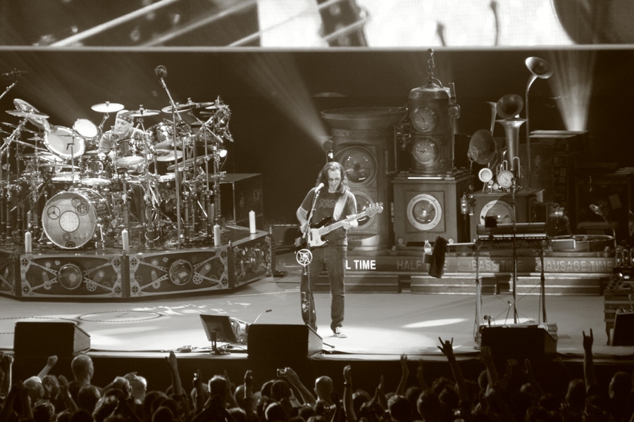 Rush – Das Trio beim einzigen Deutschland-Gig der Time Machine-Tour. – Die Kanadier in Höchstform - wieder einmal.