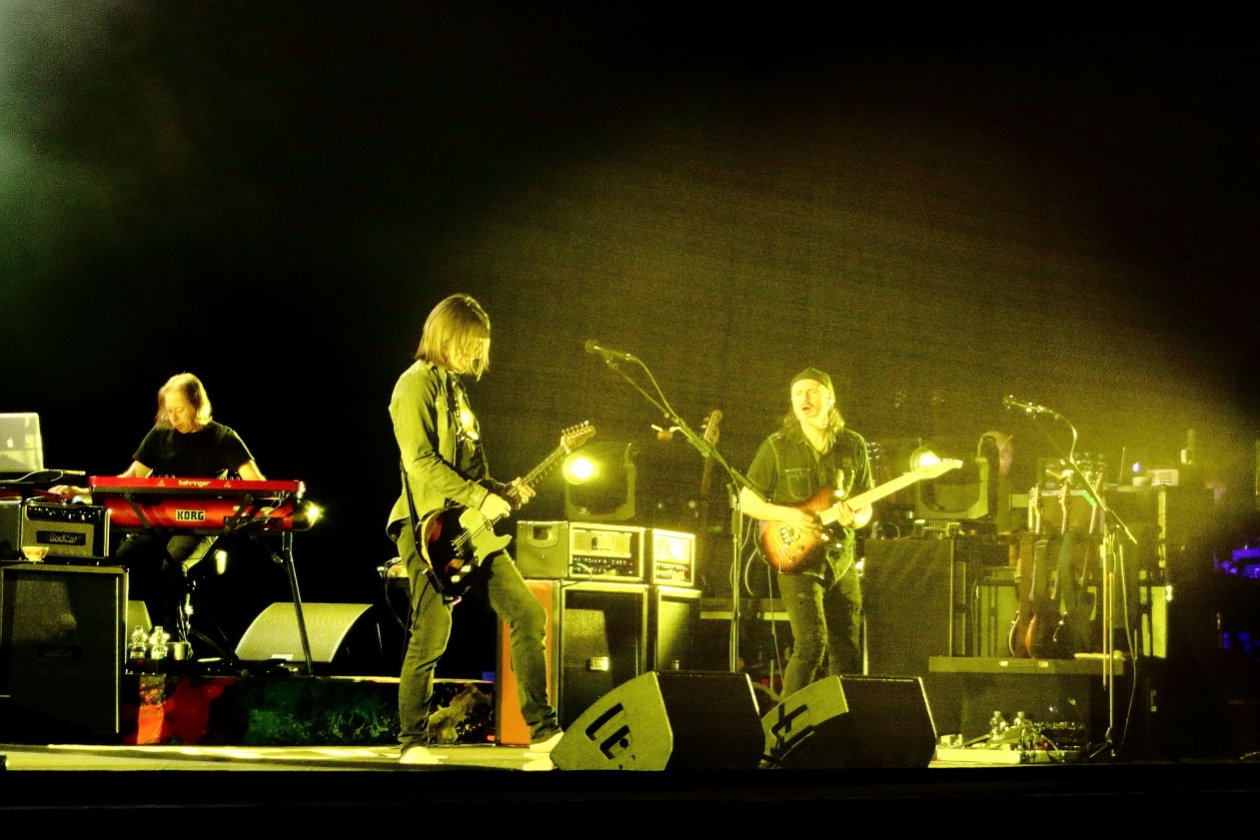 Steven Wilson – Da poppt der Progger: "To The Bone" live. – Wilson bekennt Farbe.