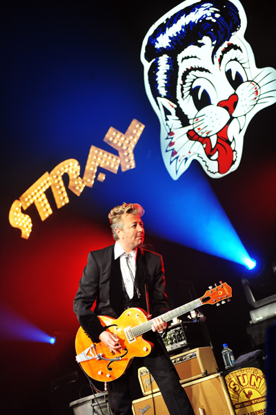 Stray Cats – Brian Setzer und seine Burschen rocken das E-Werk. – Das E-Werk in Köln war auf der Farewell-Tour der Cats...