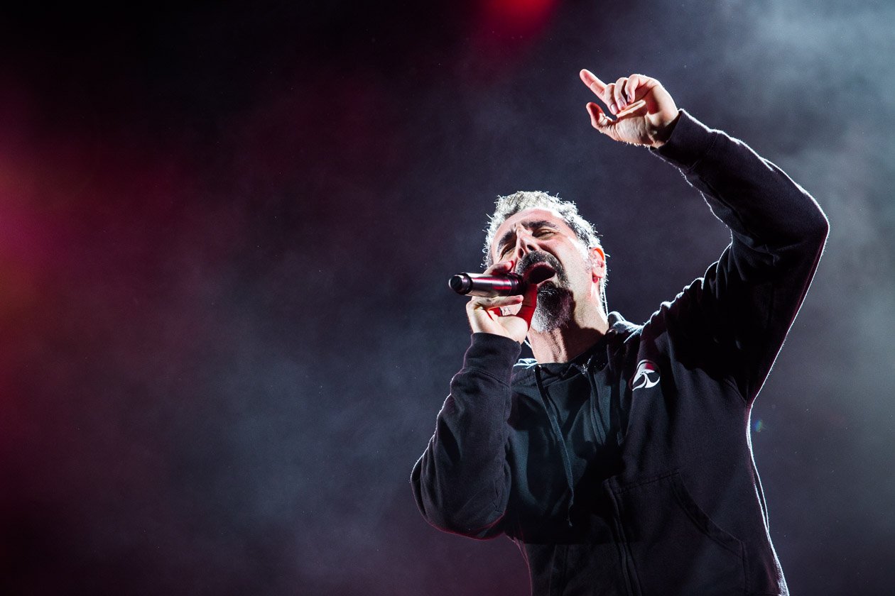 Heiß herbei ersehnt: Serj Tankian und Band. – System Of A Down.