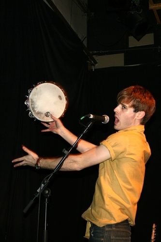 Ruhig beim Interview, überdreht auf der Bühne: The Drums 2010. – 