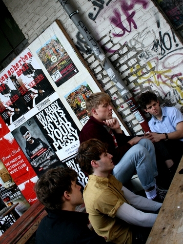 Ruhig beim Interview, überdreht auf der Bühne: The Drums 2010. – 