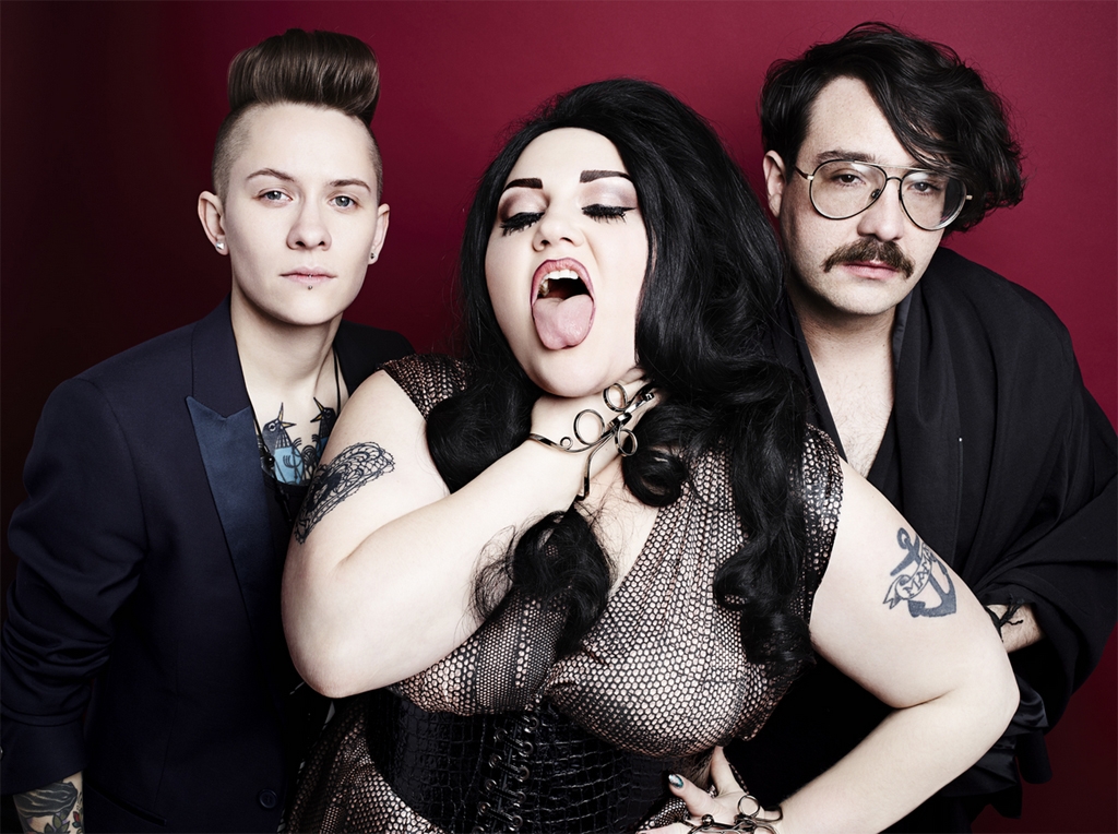 The Gossip – Die lesbische Ikone Beth Ditto und ihre Kollegen posieren zum "A Joyful Noise"-Album. – 