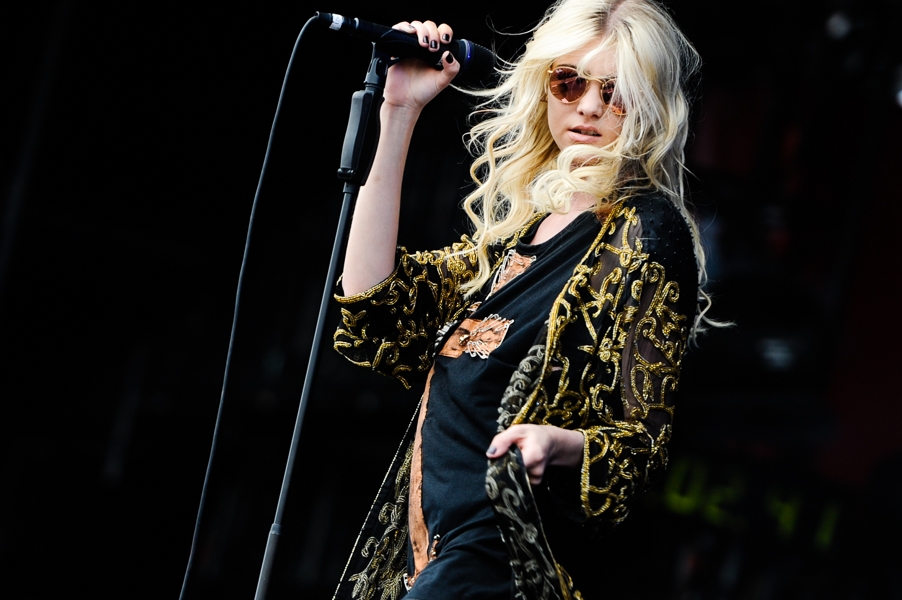 The Pretty Reckless – Frontgirl Taylor Momsen und Band in full effect. – Taylor am Mic.