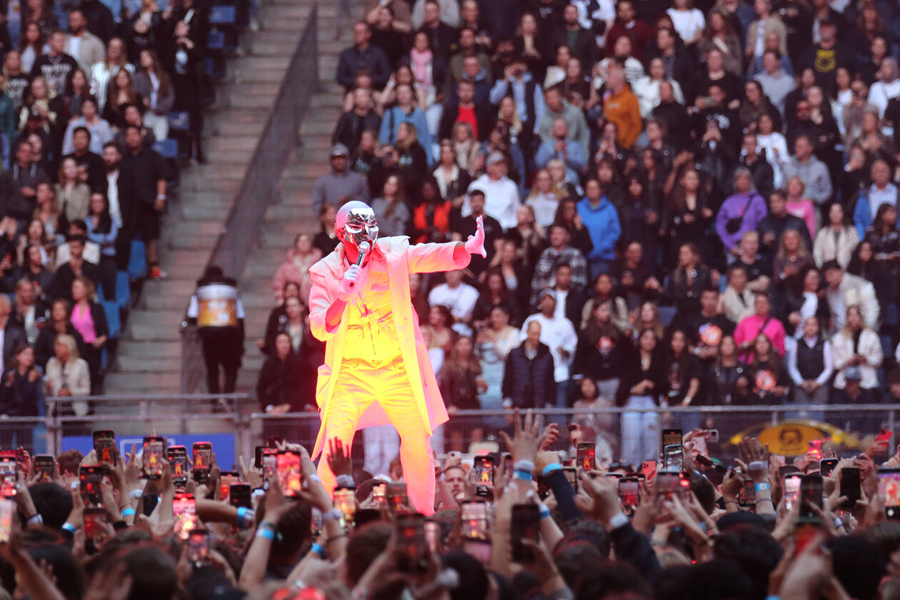  The Weeknd – The Weeknd. (8/15) – Der Weltstar und "Blinding Lights Bildidee 