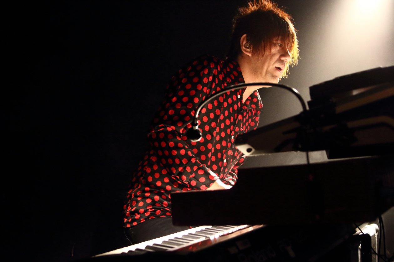 Tomoyasu Hotei Shinya Okuno. (7/8) Ein Japaner in der Hauptstadt