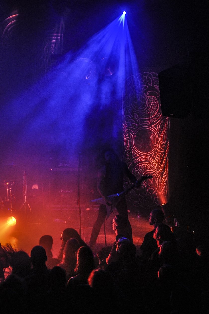 Wolves In The Throne Room – Wolves In The Ruhrpott: "Thrice Woven" live in Bochum. – I Will Lay Down My Bones Among The Rocks And Roots.