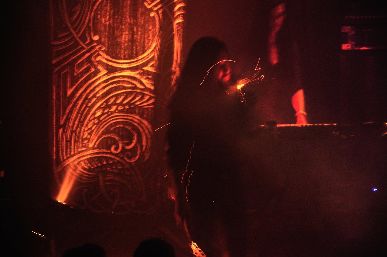 Wolves In The Throne Room – Wolves In The Ruhrpott: "Thrice Woven" live in Bochum. – Weihrauch-Atmo.