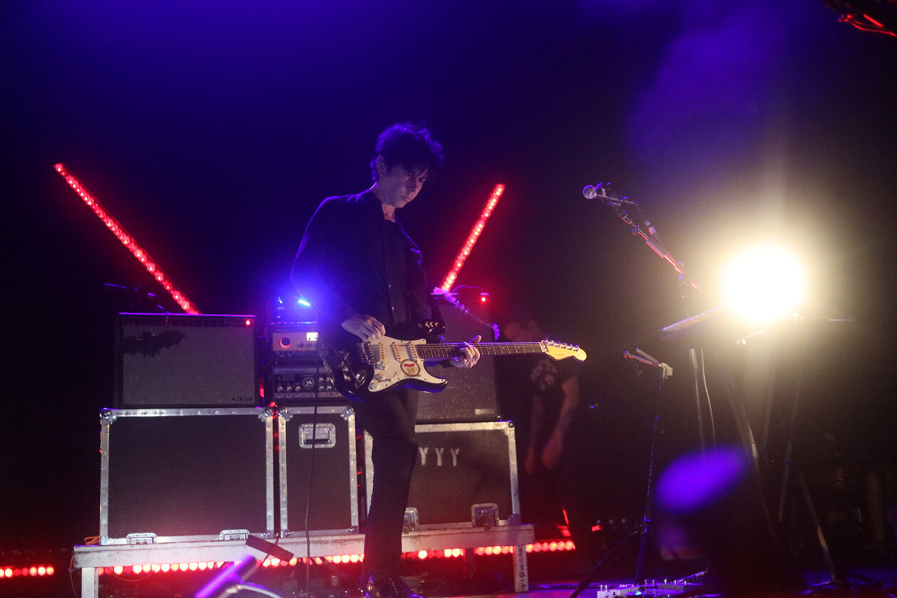 Yeah Yeah Yeahs – Y Control: Nick Zinner. (8/10) – Die Post-Punk