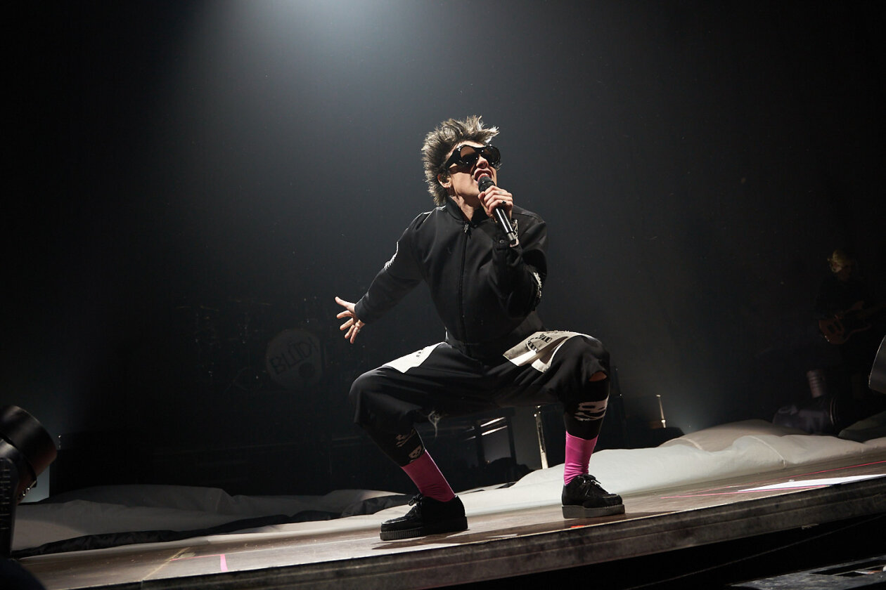 Yungblud An Der Amalfiküste: Jetzt Wird'S Heiß! Die Innigen Küsse Mit Seiner Ex Freundin! - 8iqb6ec