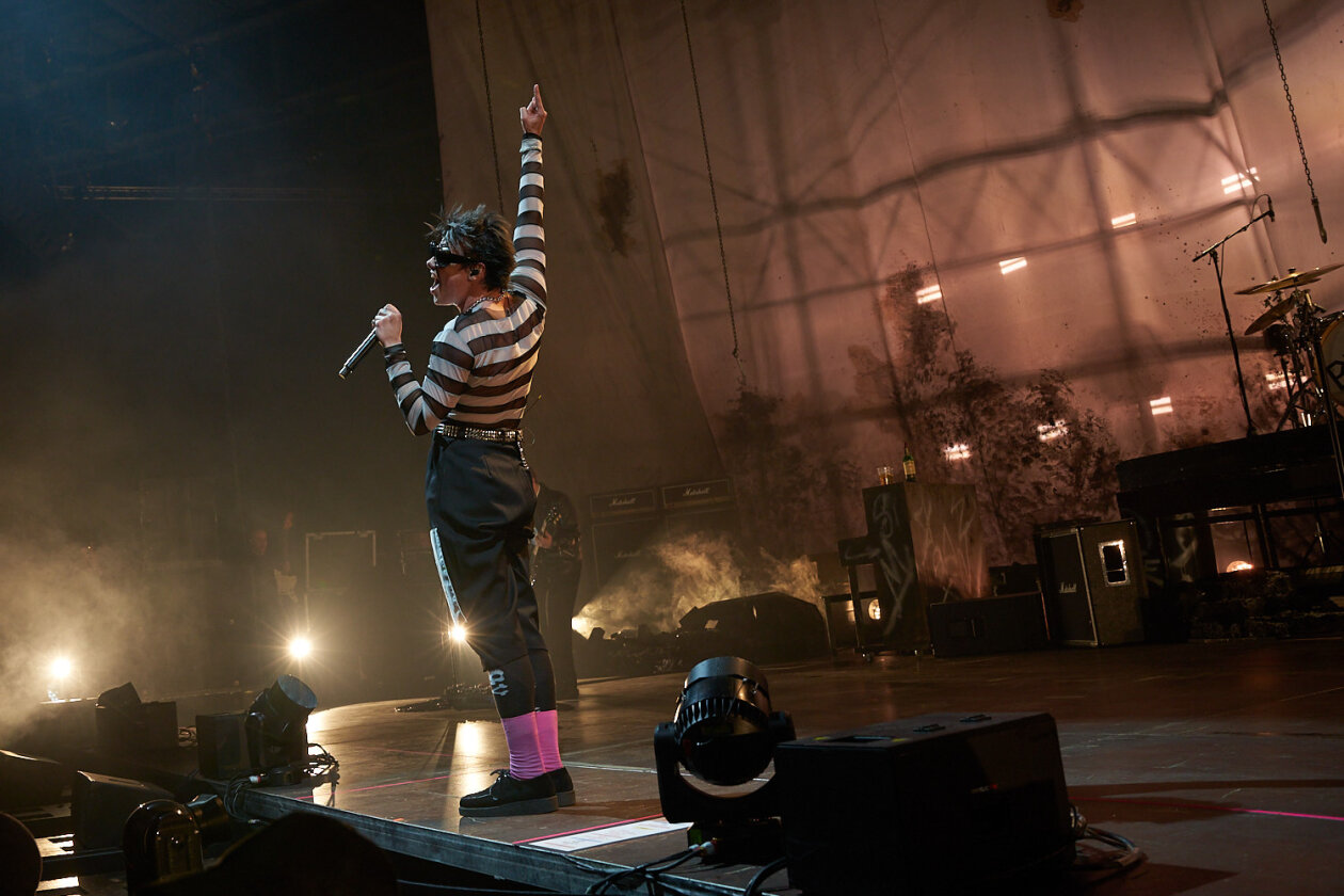 Yungblud An Der Amalfiküste: Jetzt Wird'S Heiß! Die Innigen Küsse Mit Seiner Ex Freundin! - bohxh4b