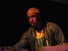 Im Februar 2006 rockt der A Tribe Called Quest-Produzent Joe Zawinuls Wiener Jazz-Club Birdland., Der Tribe rockt Joe Zawinuls Birdland | © LAUT AG (Fotograf: Alexander Engelen)