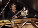 Der kubanische Jazz-Pianist Roberto Fonseca serviert 2009 "Akokan"., "Akokan" | © Enja Records (Fotograf: )