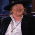 Guns N' Roses - Axl Rose lacht in US-Talkshow