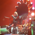 Guns N' Roses - Dave Grohl leiht Axl Rose seinen Thron