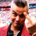 Robbie Williams - Mittelfinger zur WM-Eröffnung
