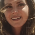 Lana Del Rey - Neue Songs "Fuck It I Love You" und "The Greatest"
