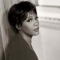 Whitney Houston – Singendes Bondgirl?