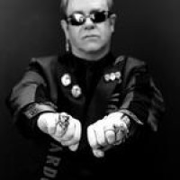 Elton John – Jubilar trotzt Schwulenhassern