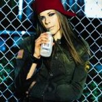 Avril Lavigne – Zickenkrieg im Netz mit Perez Hilton?