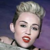 Miley Cyrus – Als Erdbeere bei "Wetten, dass..?"