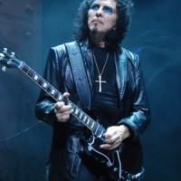 Tony Iommi – Gitarrist erbittet Gnade für Dealer